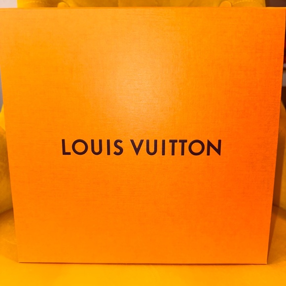 Louis Vuitton Bucket - Picture 12 of 14